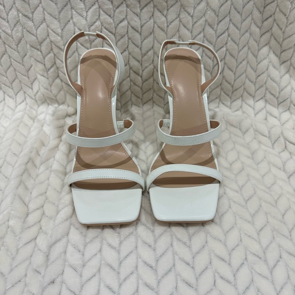 White patient heels - Picture 4 of 7